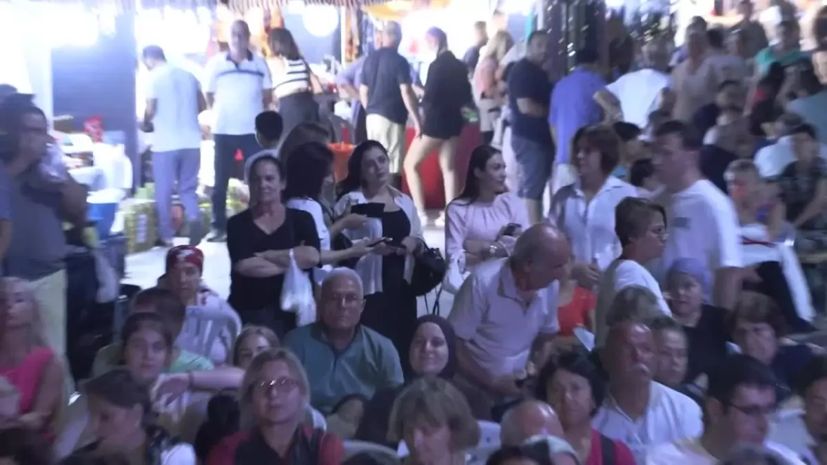 Muratpaşa’da 8. Yöreler Renkler Festivali: Karadeniz Gecesi Coşkusu