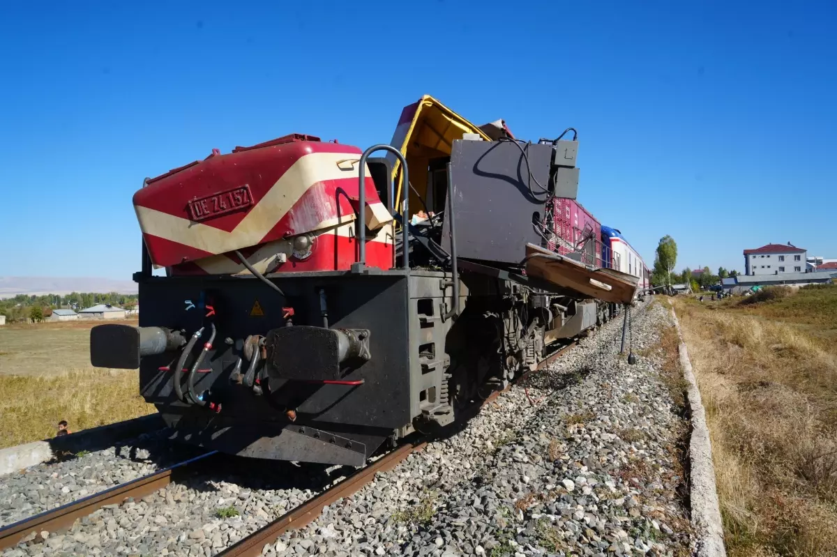 Muş’ta tren kazası: Bir makinist öldü, iki yaralı