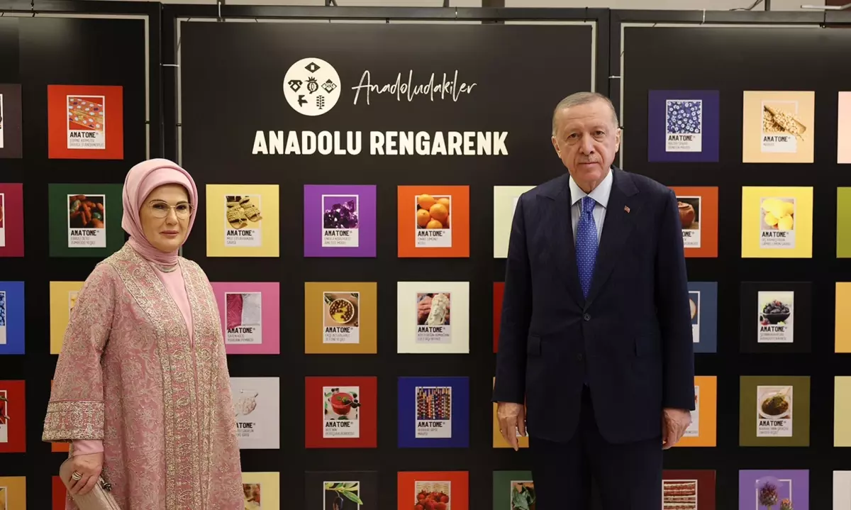 Emine Erdoğan, ‘Anadoludakiler’ Projesi Sergisini Ziyaret Etti